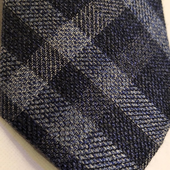 Michael Kors brand new blue & grey check tie - Picture 2 of 4